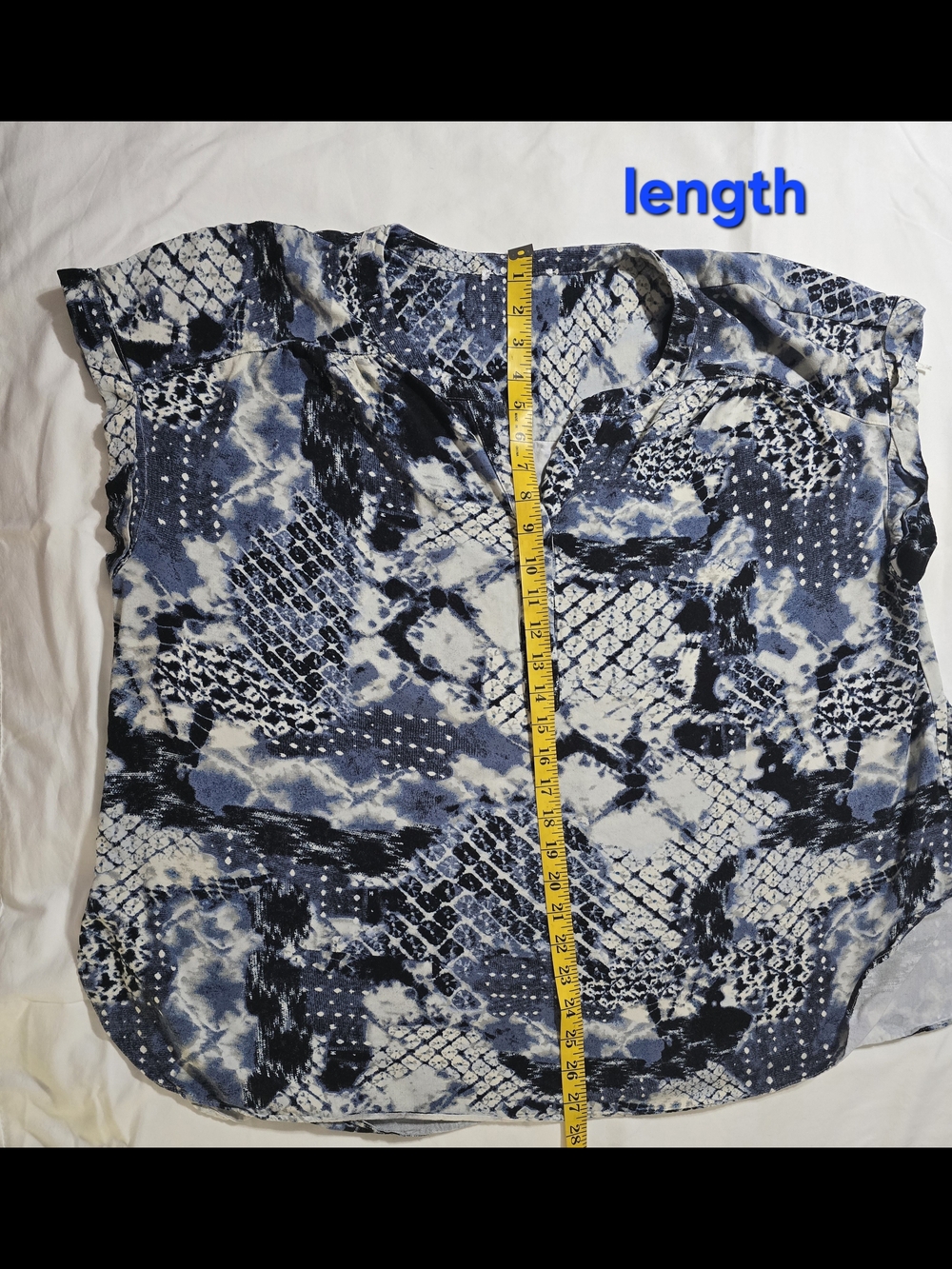 Blue & Cream Abstract Print Short Sleeve Blouse Pleated Back Detail - Picture 11 of 11